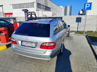 Mercedes-Benz E320 (s211) - 7