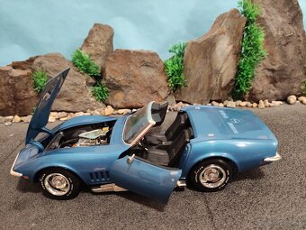 Prodám model 1:18 Chevrolet Corvette 1969 - 7