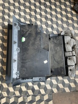 Predám originálnu odkladaciu schránku (kastlík) Škoda Fabia - 7
