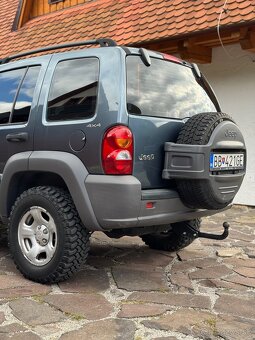 Jeep Cherokee Sport 2,4 Benzín 108kw 4x4 - 7