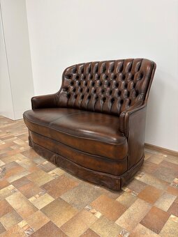 CHESTERFIELD ŠTÝL SEDAČKA,DVOJFAREBNÁ KOŽENÁ-ZĽACNENÁ - 7