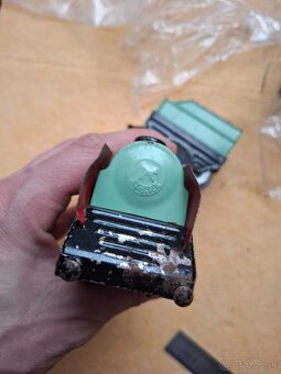 Stará kovová hračka - vláčik Igra - 7