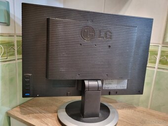 20" LG Flatron L204WT-SF, rozlíšenie 1680×1050, DVI a VGAvv - 7