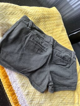 Damske kratasy A&F M - 7