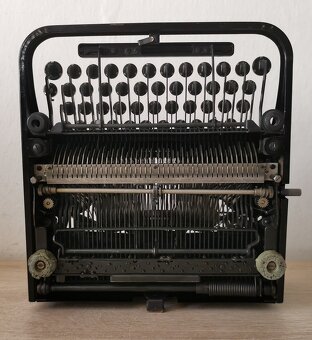 Starožitný písací stroj Underwood Universal z roku 1934 - 7