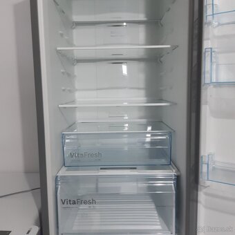 Chladnička s mrazničkou bosch - 7