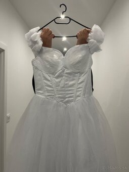 Predám krásnesvadobne princeznovské nové šaty veľkosti M / L - 7