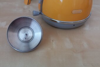 Rýchlovarná konvica De'Longhi KBOC 2001.Y v žltej farbe - 7