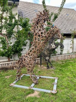 Majestátní kůň z podkov - 7