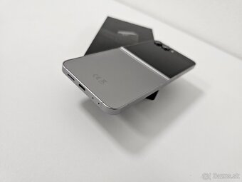 Samsung Galaxy Z Flip 6 - 7