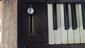 Klavír PETROF s klavírnou stoličkou ZADARMO - 7