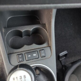 Škoda Roomster 1.6 16V MPI benzín červená - 7