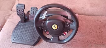 Ps4 slim s hrami a volantom ferrari - 7