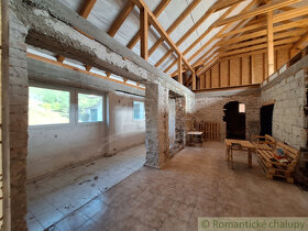 Priestranný dom v rekonštrukcii v krásnej dedinke Kameni - 7