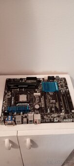 Zakladna Doska s RAM kartamy a Procesorom - 7