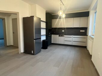 NA PRENÁJOM 3 IZBOVÝ BYT TRENČÍN, ZÁMOSTIE, GARÁŽ - 7