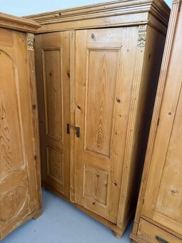 Predám starožitné skrine štýl altdeutsche v zachovalom stave - 7