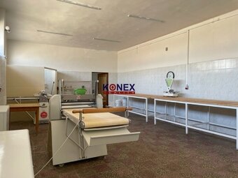 NA PREDAJ – obchodný priestor v obci RAD - 7