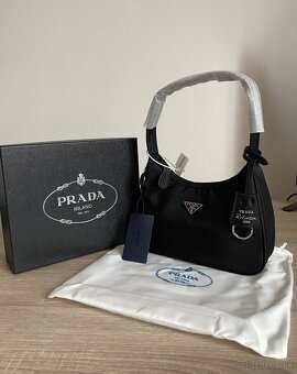 Prada Re-edition 2000 kabelka v darčekovom balení - 7