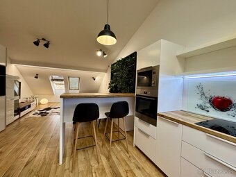 Nadštandardné priestory s možnosťou bývania v centre - 7
