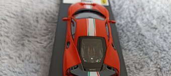 Predám model Ferrari 488 Pista Piloti 1;43 Looksmart - 7