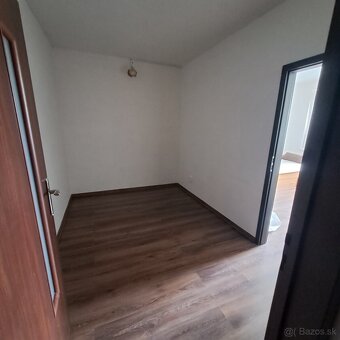 Prenajom 3,5izbovy byt Zlaté Moravce REZERVOVANÉ - 7