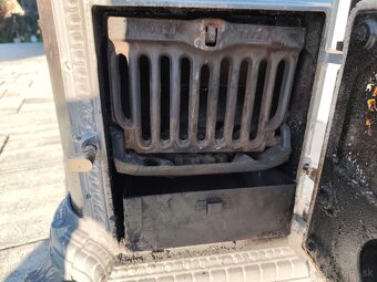 Liatinové kachle GODIN – francúzske, starožitné, funkčné / d - 7