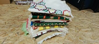 Tkané dečky, vyšívané obrusy a rôzne - 7