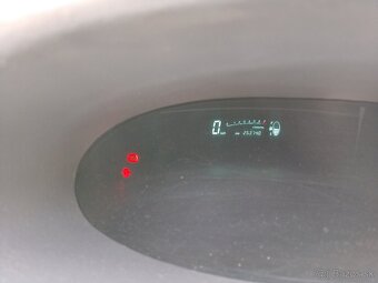 Predám Toyotu Yaris - 7