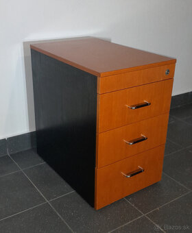Predám malý pracovný stôl + kancelársky kontajner - 7