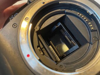 Canon EOS 7D Mark II DSLR telo + nabíjačka, 2 baterky - 7