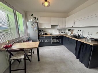 Na predaj veľký 3 izbový byt 86m2, 4x loggia - 7