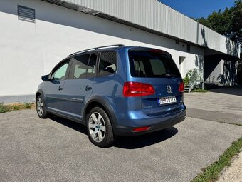 Volkswagen Touran Cross - 7