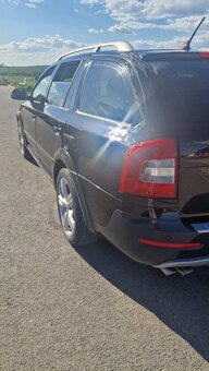 Octavia scout 2 tdi dsg 4x4 - 7