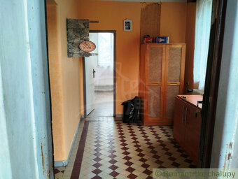 Veľký dvojpodlažný dom s veľkým pozemkom v obci Košeca na - 7