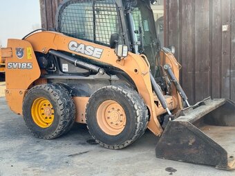 Smykový kolový nakladač Case SV185 - 7