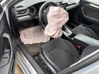 Škoda Superb 2.0 TDI SCR Style DSG havarovana - 7