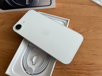 Apple iPhone 16e 128GB - 7