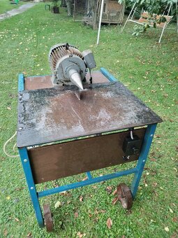 Predám kužeľová štiepačka na drevo 5,5 KW - 7