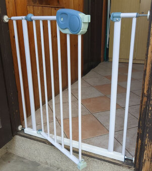 Detská kovová bezpečnostná zábrana na dvere, schodisko - 7