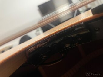 Godin Metropolis Natural Cedar EQ - 7