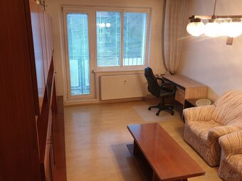 ⌂ Prenájom 2-izbový byt s balkónom 56 m2 Prievidzská Handlov - 7