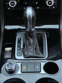 Volkswagen Touareg 2 facelift 3.0 TDi - 7