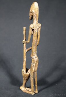 Soška z kmeňa Dogon – bronzová žena s tĺčikom (Mali) - 7