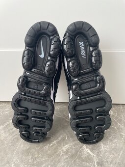 NIKE AIR VAPORMAX PLUS - 7