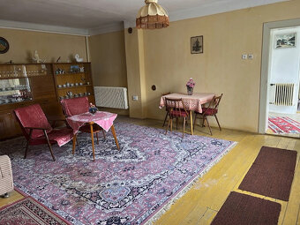 Na predaj: Rodinný dom s veľkým pozemkom v pokojnej lokalite - 7