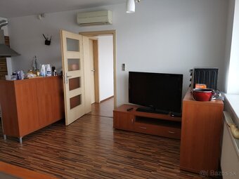 Prenájom veľkej samostatnej izby v 4i byte (dvojka) - 7