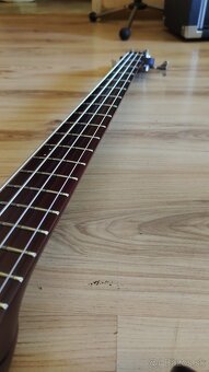 Basová gitara MEG - 7