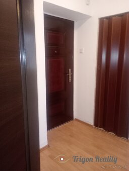 KOMÁRNO, I. sídlisko - tehlový atypický 2 izbový byt - 7