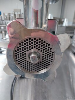 Mlynček na mäso 22 Mäsiarský vlček rezačka 22 " - 7